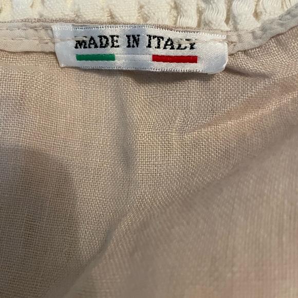 Linen smock top. Boho- hi-low hem. Loose fit. - Picture 4 of 5